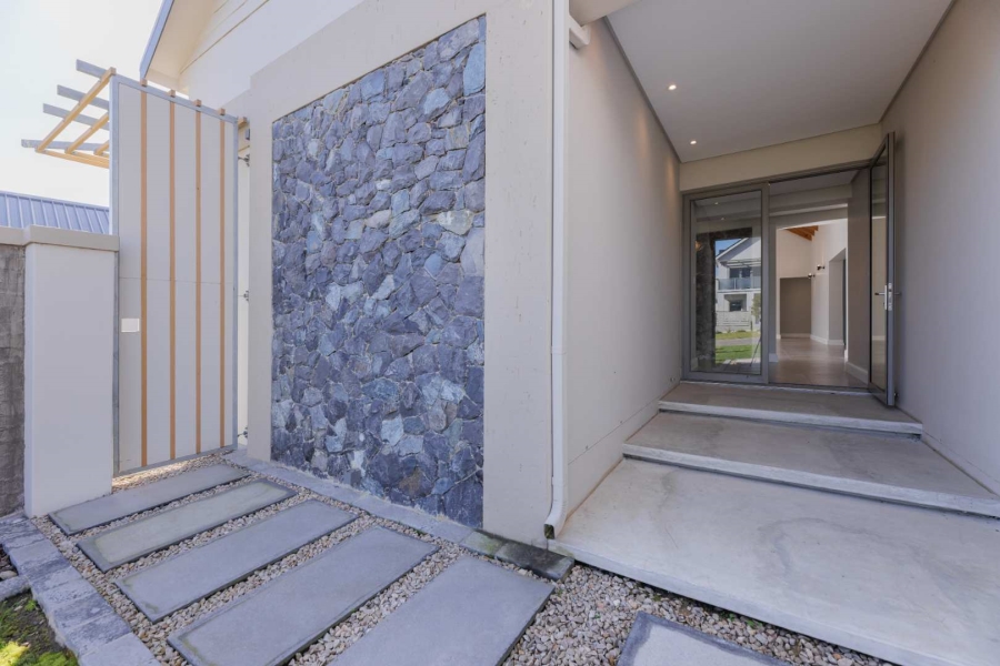 4 Bedroom Property for Sale in Kingswood Golf Estate Western Cape